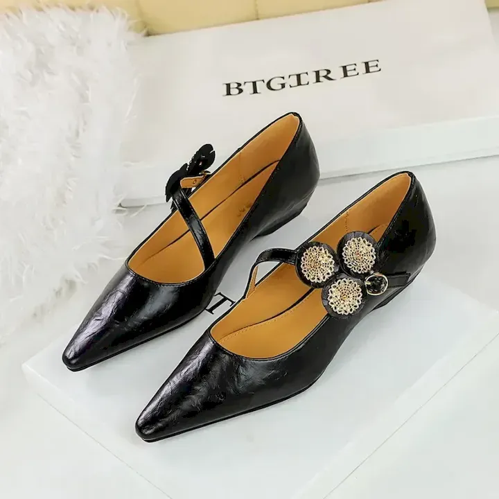 CF32858_0.webp Retro metal decoration pointed slipsole low shoes - Image 1