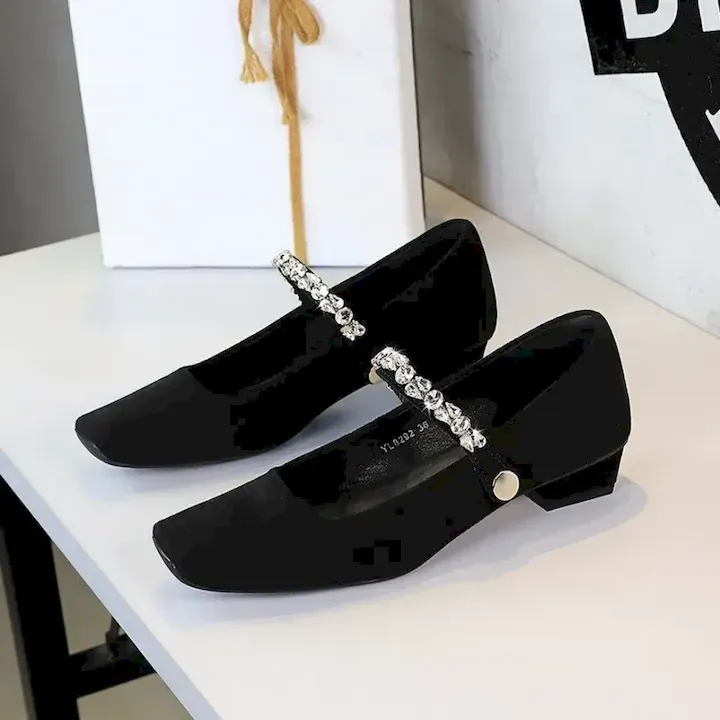 CF40084_0.webp Square head low thick broadcloth shoes for women - Image 1